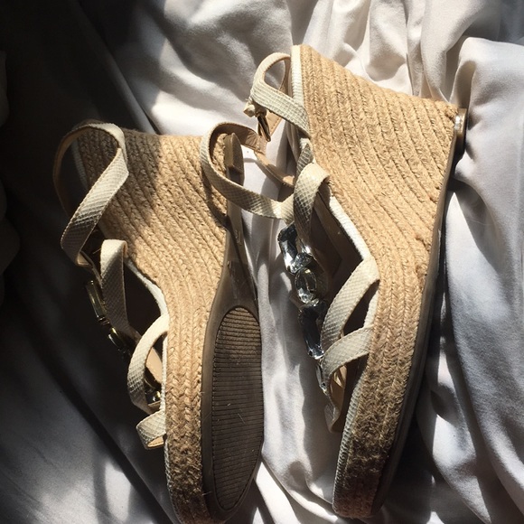 Pumps - Picture 2 of 7